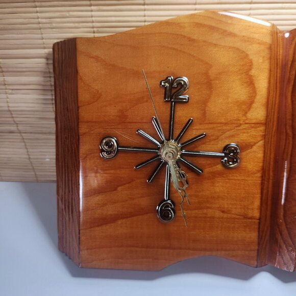 Vintage Footprints Wooden Clock Lacquered Table or Wall Religious - Picture 3 of 9